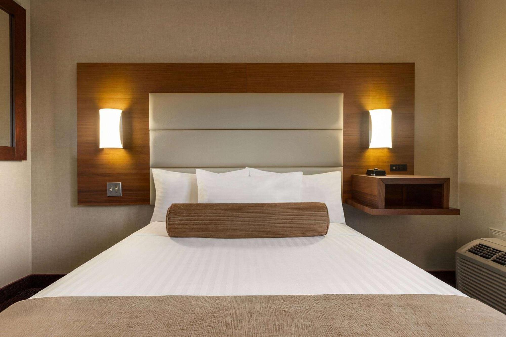Atlantic Host Hotel, Trademark Collection By Wyndham Bathurst Extérieur photo
